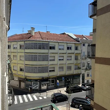 Homestay Garden Campo De Ourique - *